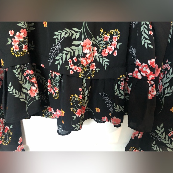 - Copper Key Boho Black Floral Bell Sleeve Blouse Tie Neck Drawstrings Size M - Picture 6 of 12